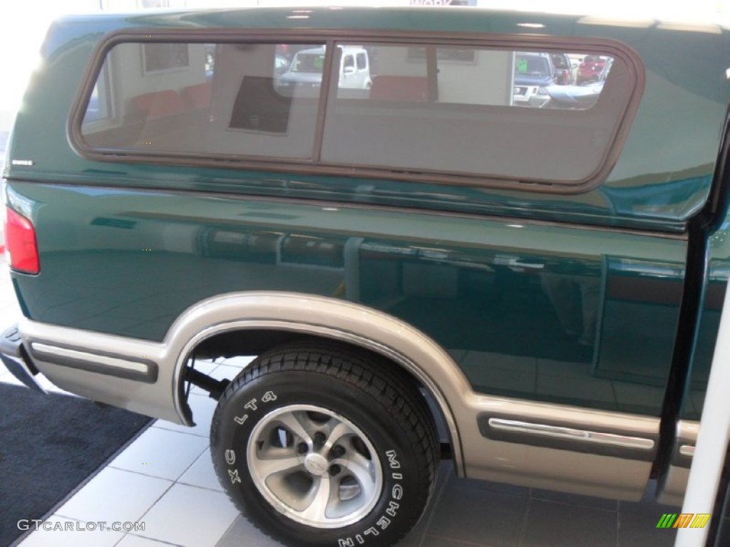 1998 S10 LS Extended Cab - Emerald Green Metallic / Gray photo #7