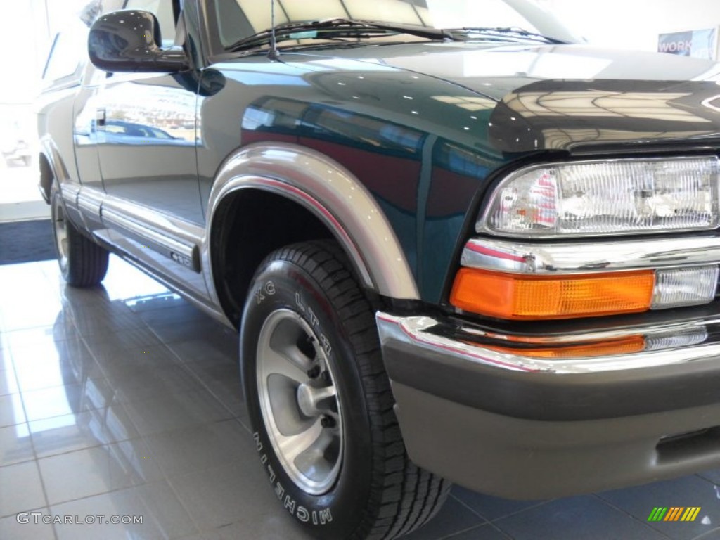 1998 S10 LS Extended Cab - Emerald Green Metallic / Gray photo #9