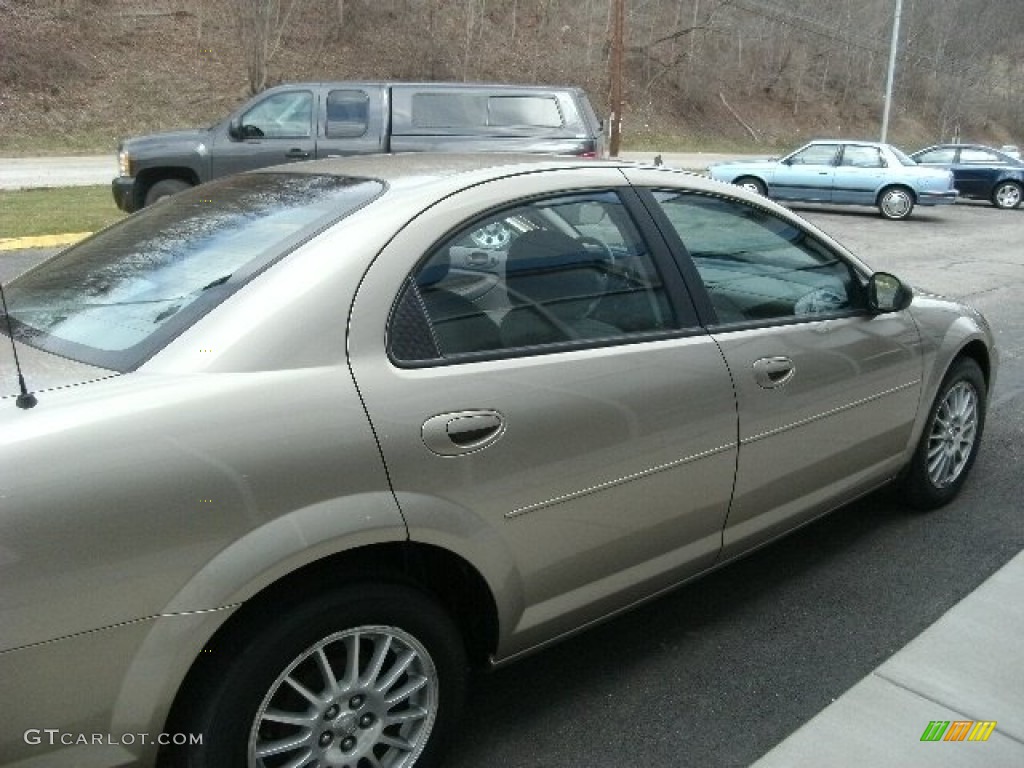 2004 Sebring LX Sedan - Light Almond Pearl Metallic / Taupe photo #6