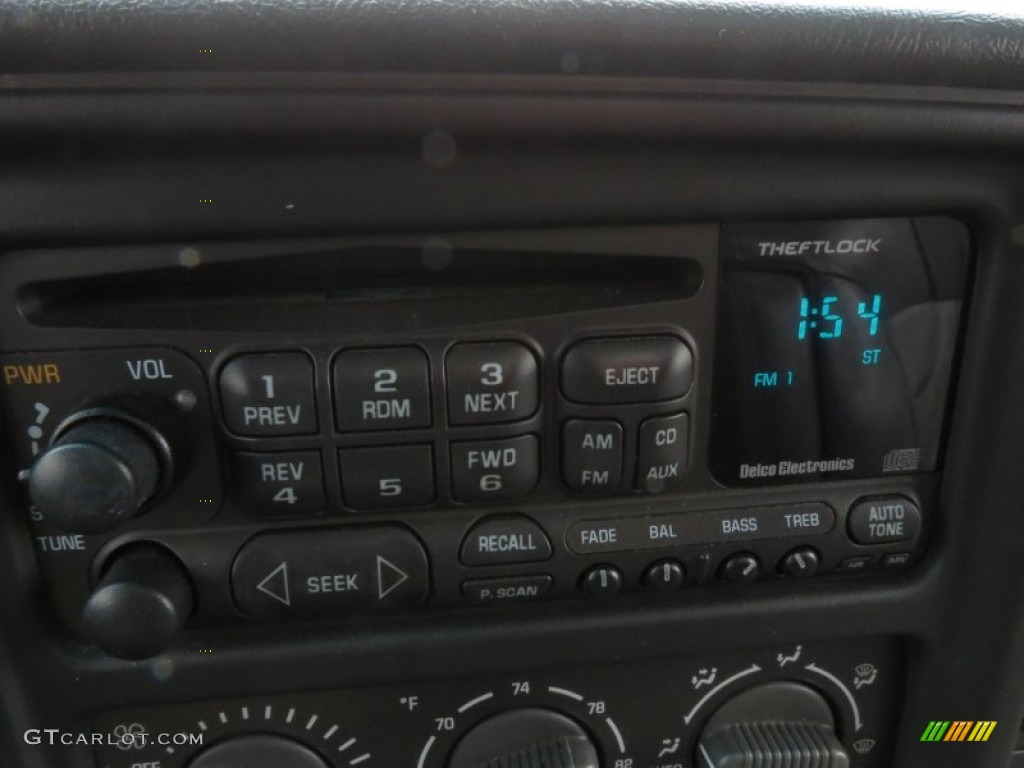 2002 Tahoe LT - Victory Red / Tan/Neutral photo #25