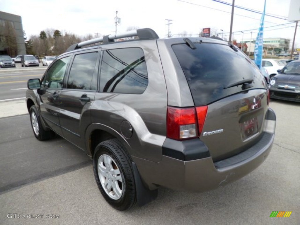 2005 Endeavor LS AWD - Mineral Beige Pearl / Charcoal photo #4