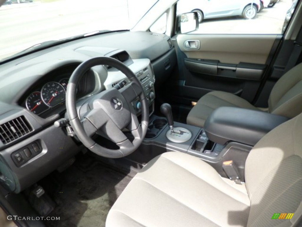 2005 Endeavor LS AWD - Mineral Beige Pearl / Charcoal photo #16