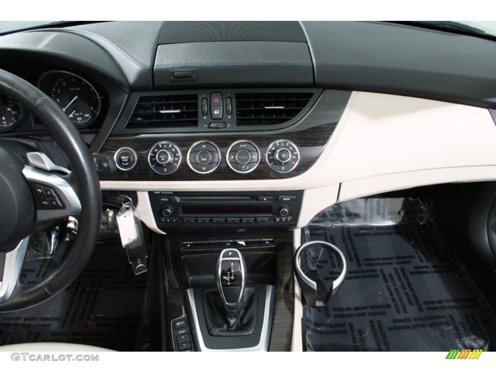2010 BMW Z4 sDrive30i Roadster Controls Photo #79294190