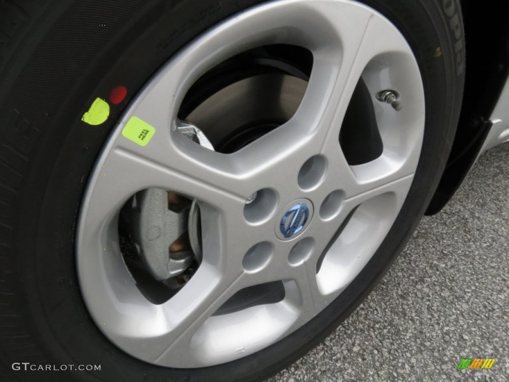 2013 Nissan LEAF SV Wheel Photos