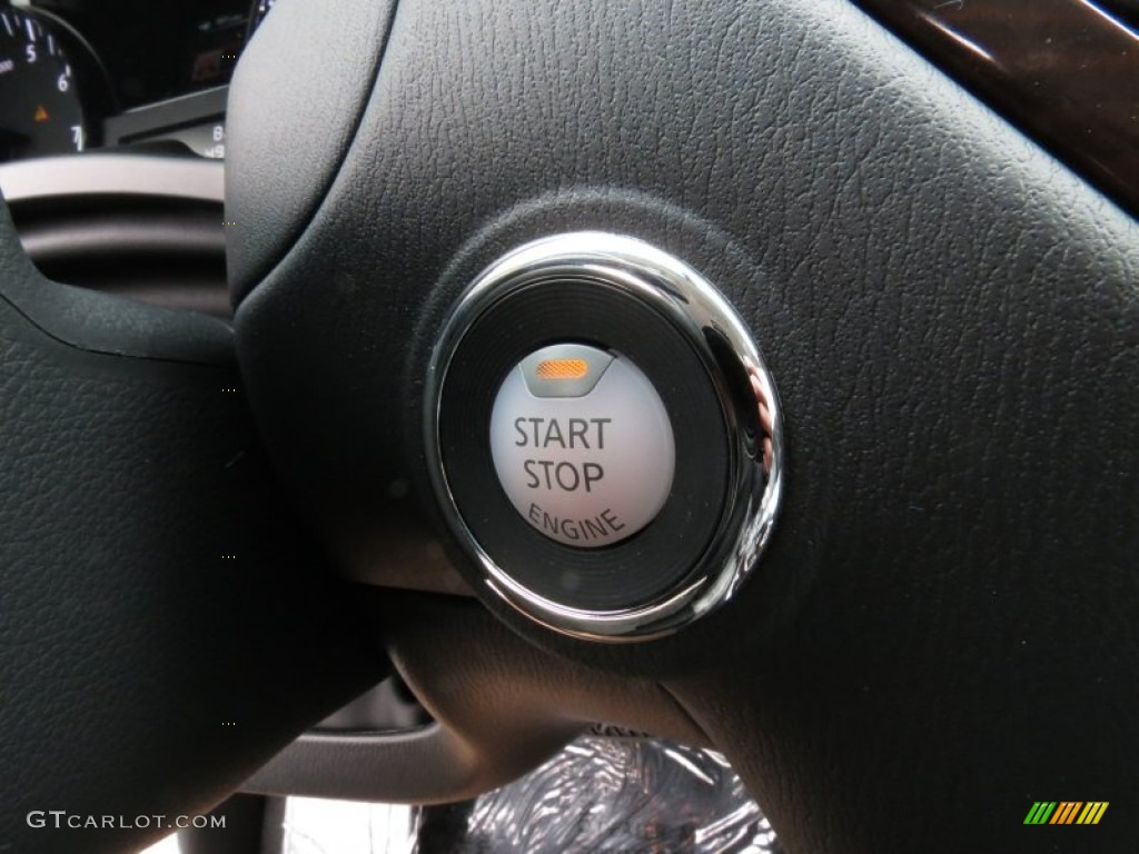 2013 Nissan Pathfinder SL Controls Photos