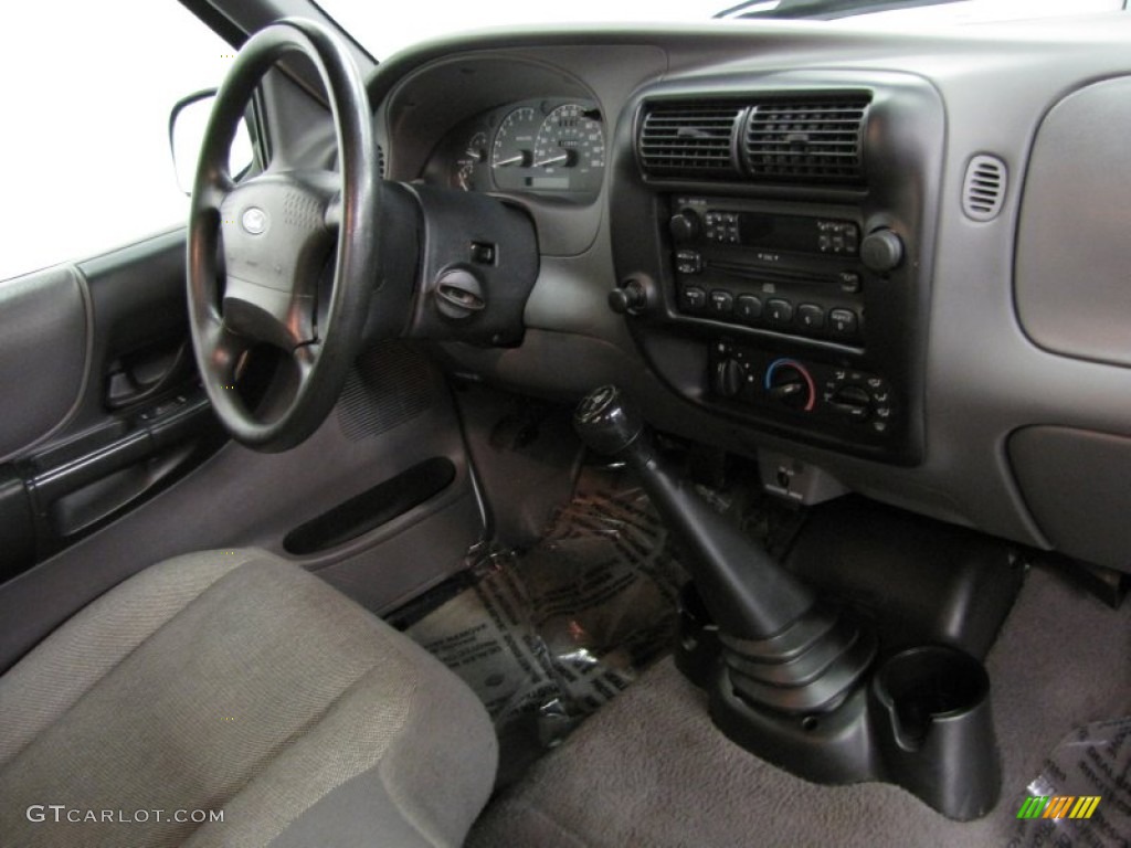 2002 Ranger XLT Regular Cab - Oxford White / Dark Graphite photo #16