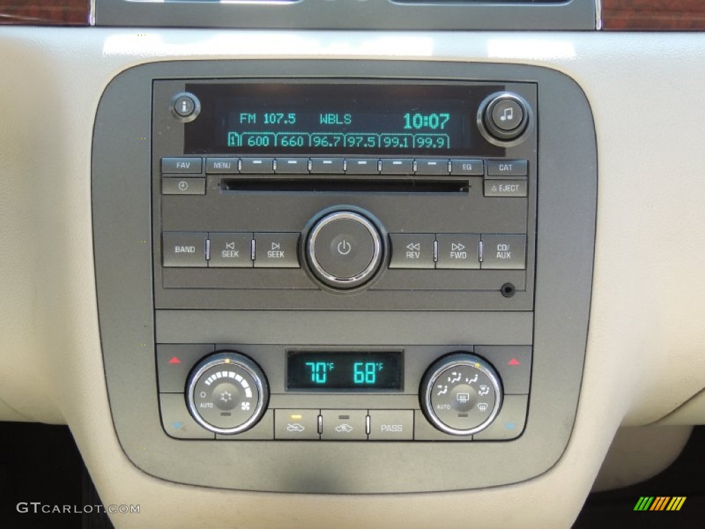 2007 Buick Lucerne CXL Controls Photo #79299977