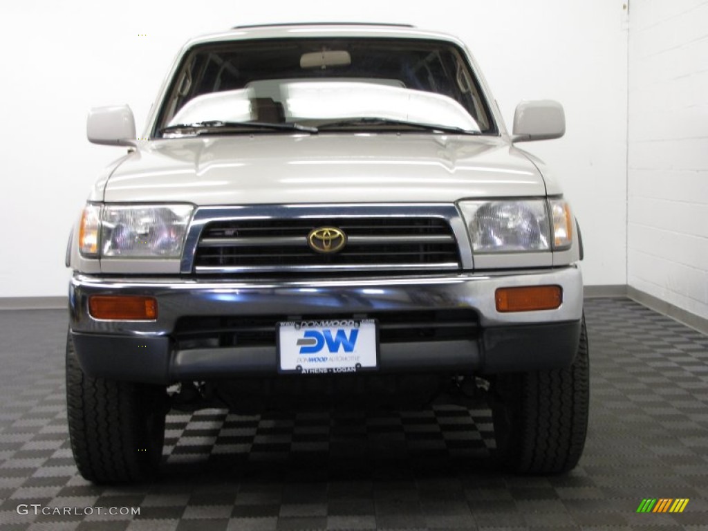 1997 4Runner SR5 4x4 - Beige Pearl Metallic / Gray photo #2