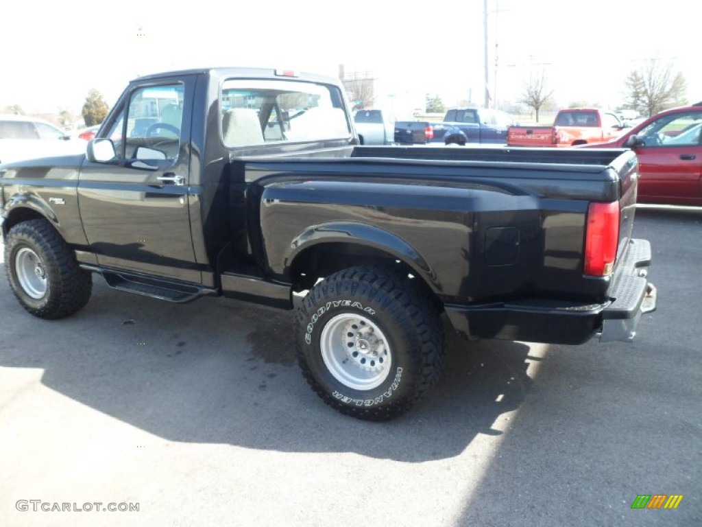 1995 F150 XLT Regular Cab 4x4 - Black / Gray photo #6