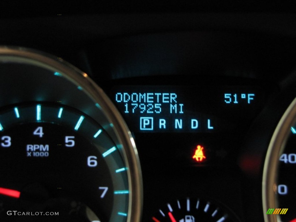 2011 Traverse LS - White / Dark Gray/Light Gray photo #21