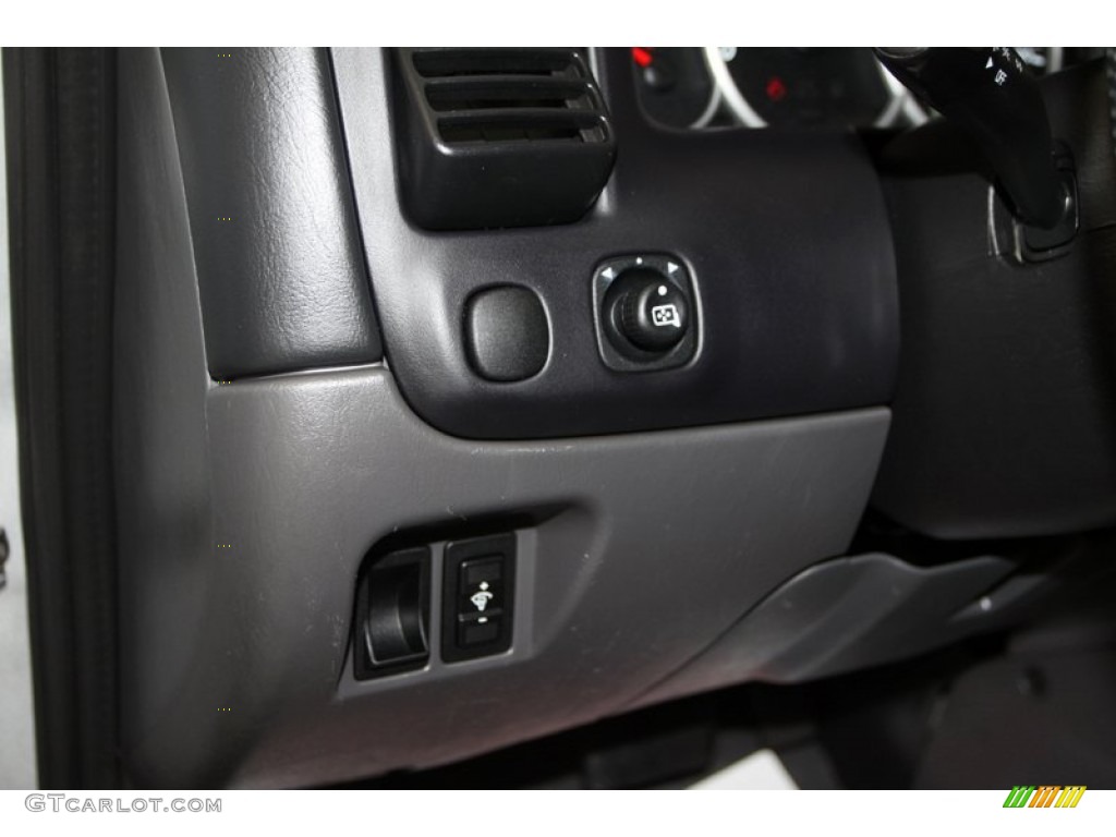 2005 Tribute s 4WD - Platinum Metallic / Dark Flint Gray photo #27