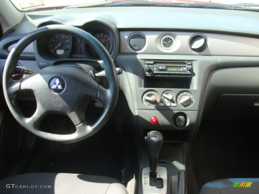 2003 Outlander LS - Phoenix Red / Charcoal photo #7