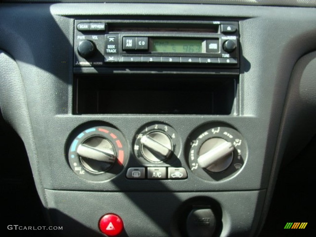 2003 Outlander LS - Phoenix Red / Charcoal photo #10