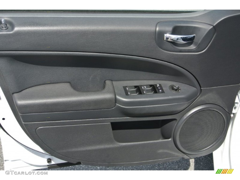 2011 Caliber Mainstreet - Bright White / Dark Slate/Medium Graystone photo #9