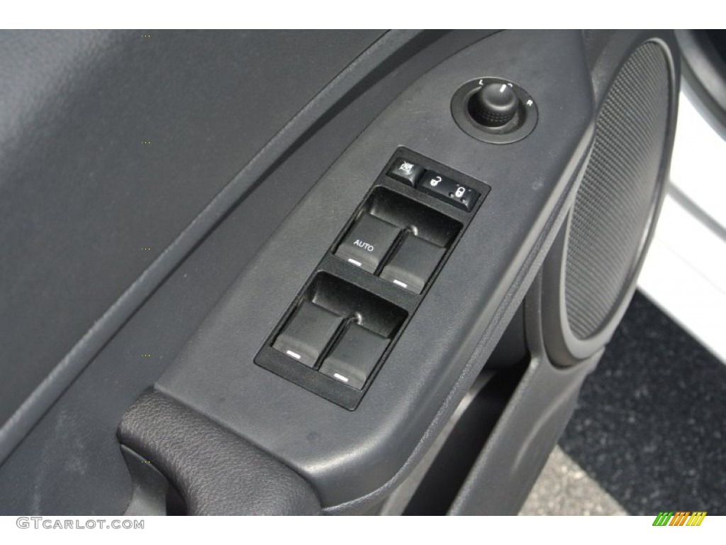 2011 Caliber Mainstreet - Bright White / Dark Slate/Medium Graystone photo #10