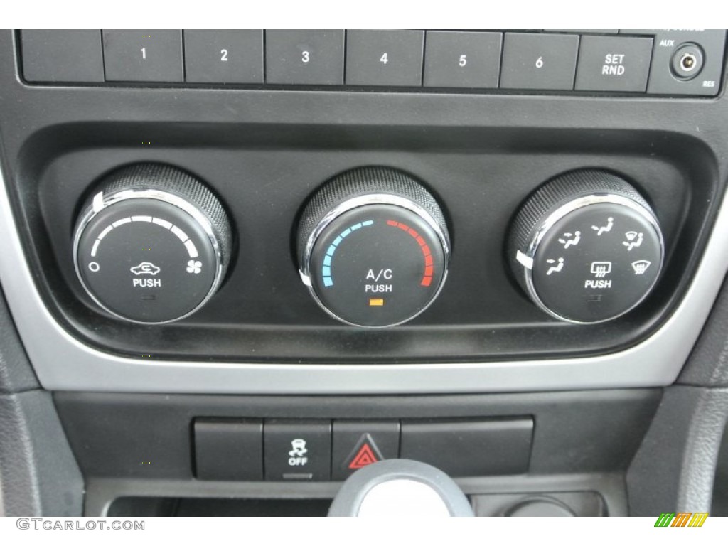 2011 Caliber Mainstreet - Bright White / Dark Slate/Medium Graystone photo #12