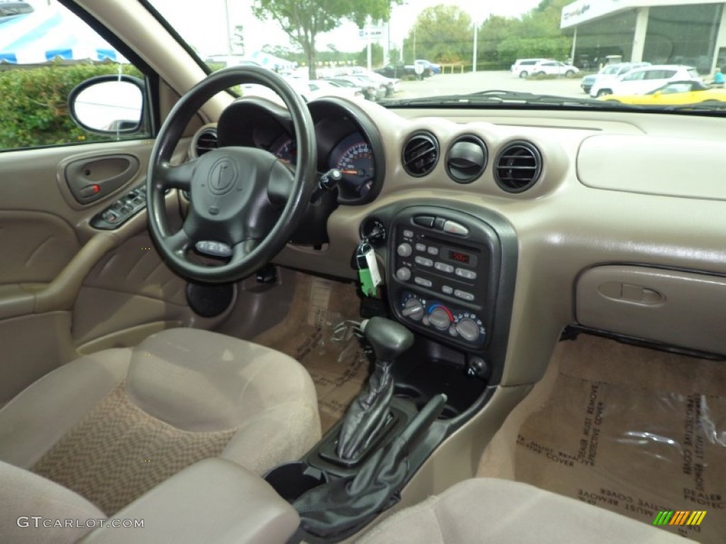 2004 Grand Am SE Sedan - Champagne Beige Metallic / Dark Taupe photo #11