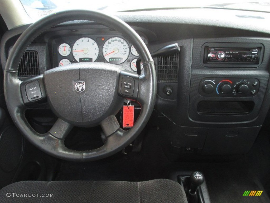 2004 Ram 1500 SLT Quad Cab 4x4 - Black / Dark Slate Gray photo #8