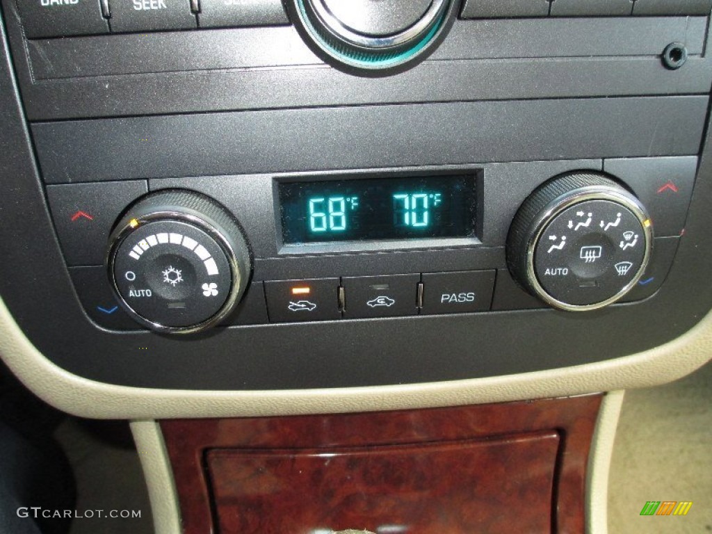 2006 Buick Lucerne CXS Controls Photo #79311560
