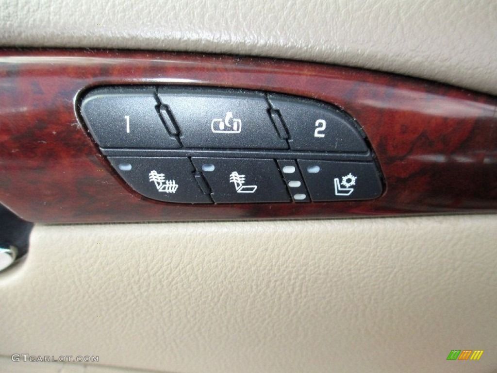 2006 Buick Lucerne CXS Controls Photo #79311575