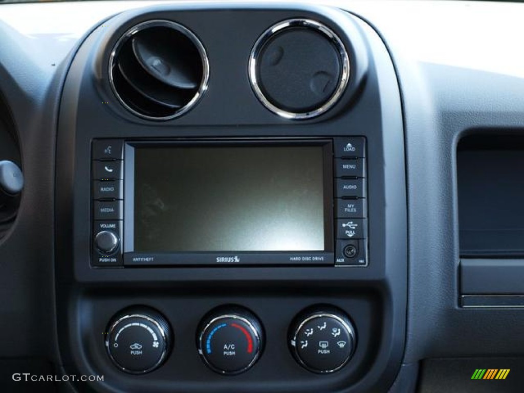 2014 Jeep Patriot Latitude Controls Photo #79312065