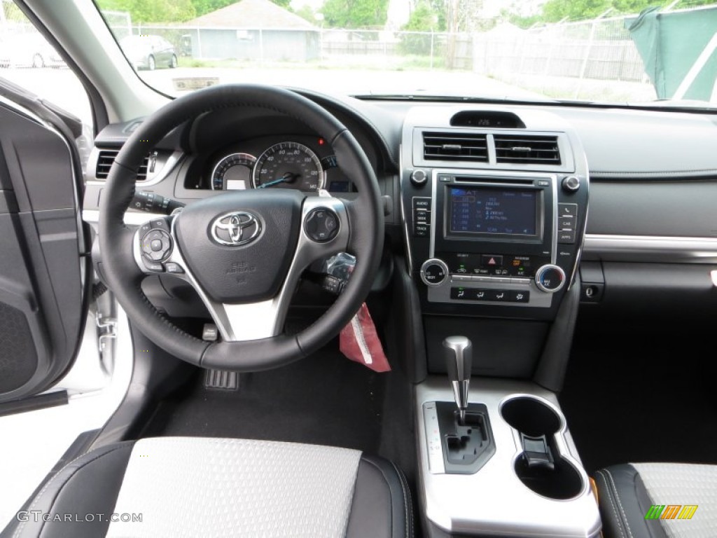 2013 Camry SE - Classic Silver Metallic / Black/Ash photo #24