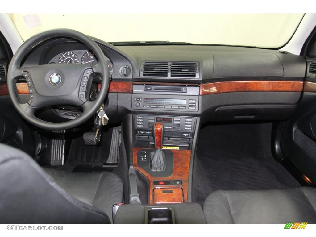 2003 BMW 5 Series 525i Sport Wagon Dashboard Photos