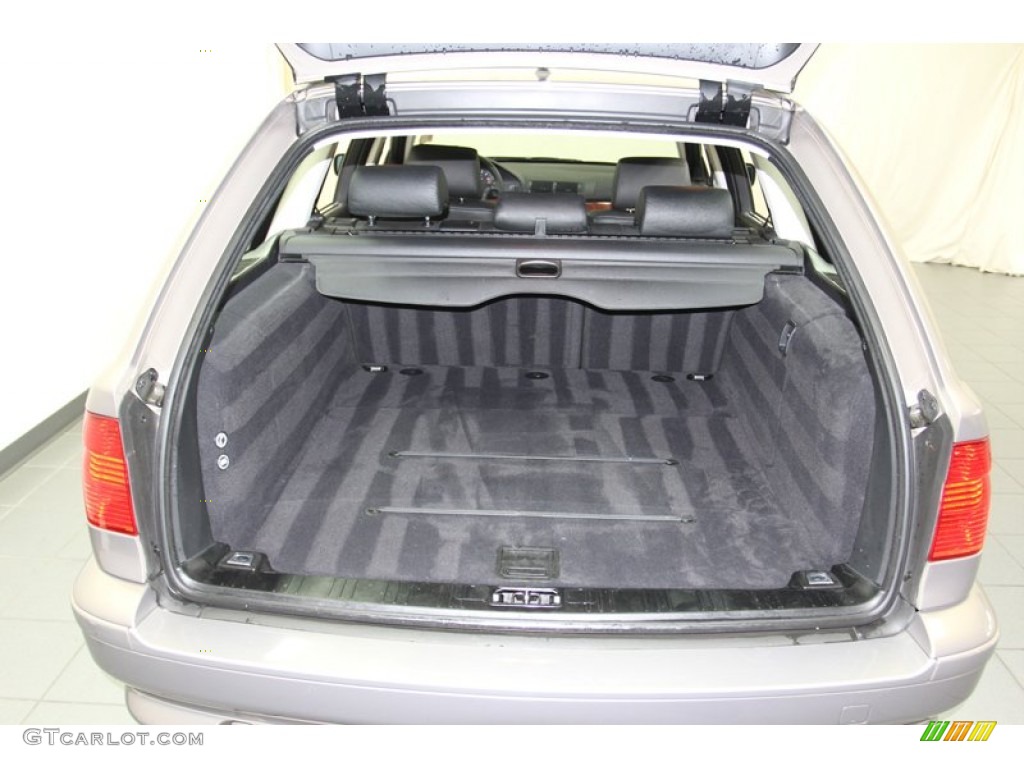 2003 BMW 5 Series 525i Sport Wagon Trunk Photos