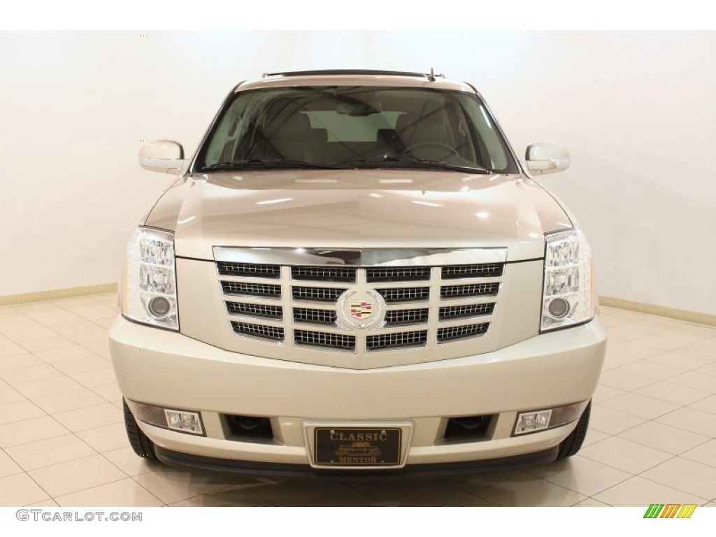 2013 Escalade Luxury AWD - Silver Coast Metallic / Ebony photo #2