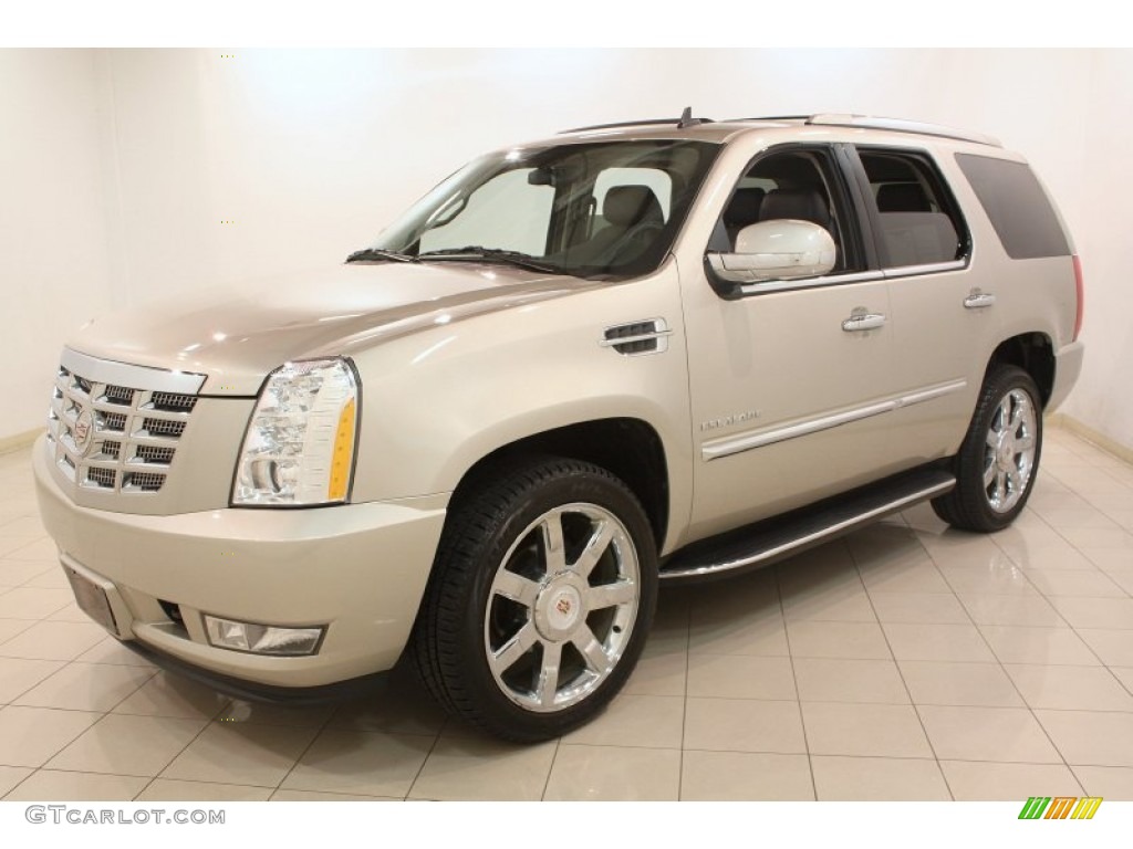 2013 Escalade Luxury AWD - Silver Coast Metallic / Ebony photo #3