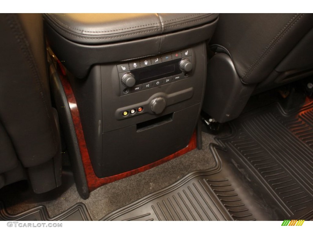 2013 Escalade Luxury AWD - Silver Coast Metallic / Ebony photo #34