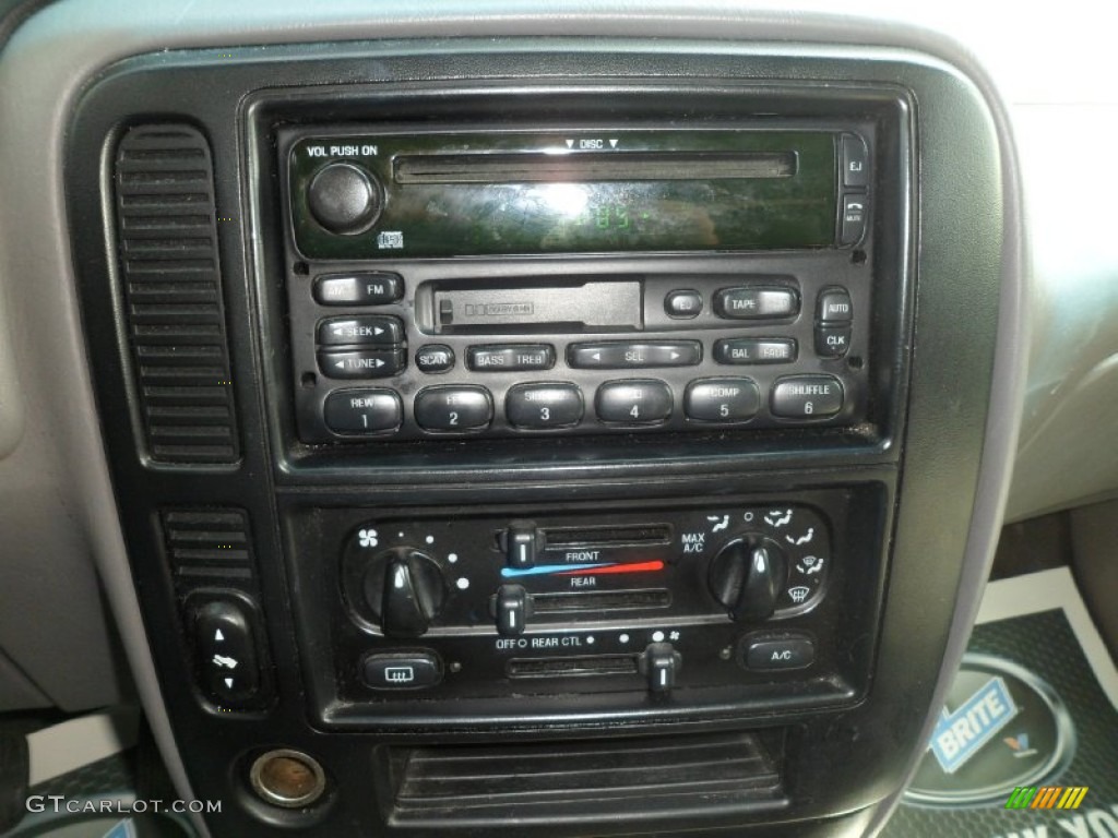 2003 Windstar LX - Silver Frost Metallic / Medium Graphite photo #23