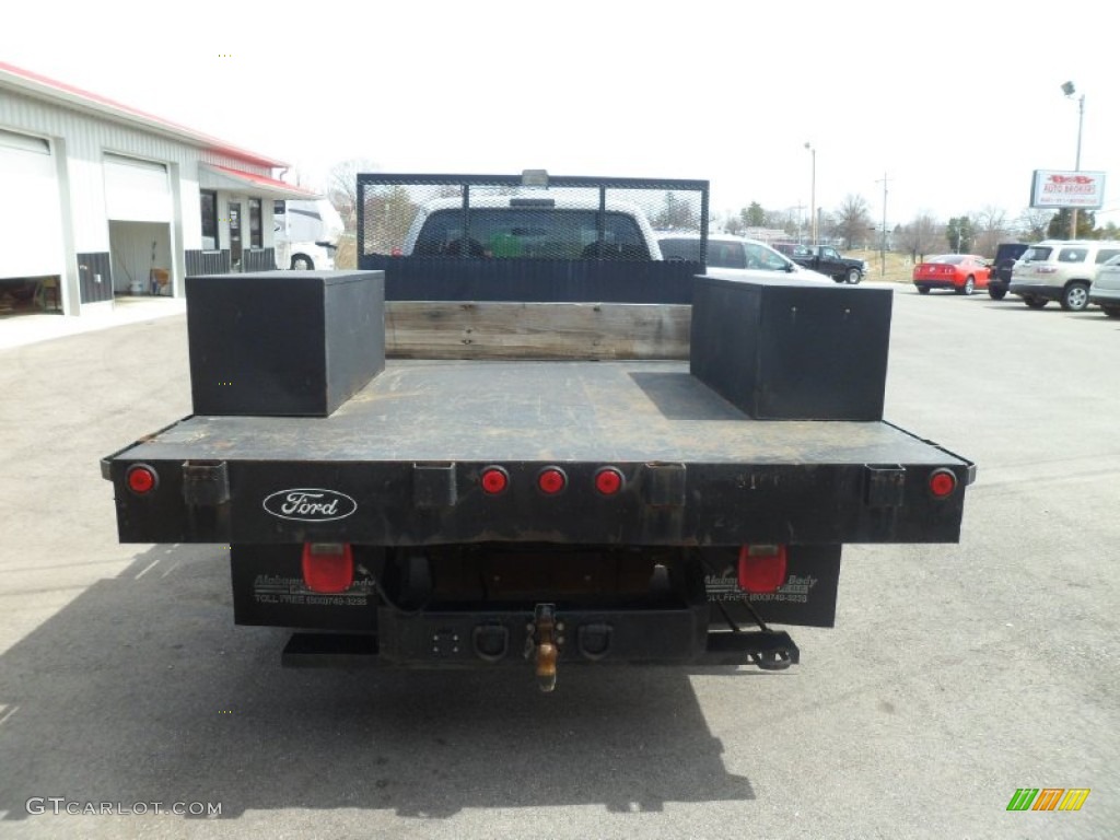 2006 F350 Super Duty XL Regular Cab Stake Truck - Oxford White / Medium Flint photo #4