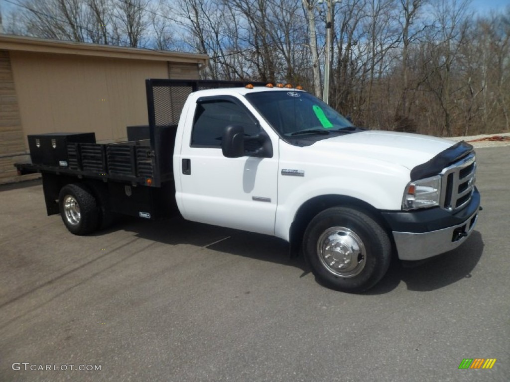 2006 F350 Super Duty XL Regular Cab Stake Truck - Oxford White / Medium Flint photo #8