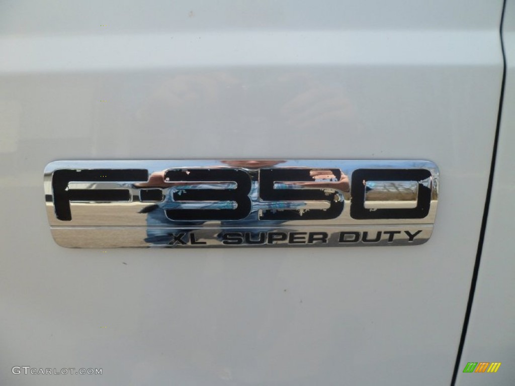 2006 F350 Super Duty XL Regular Cab Stake Truck - Oxford White / Medium Flint photo #10