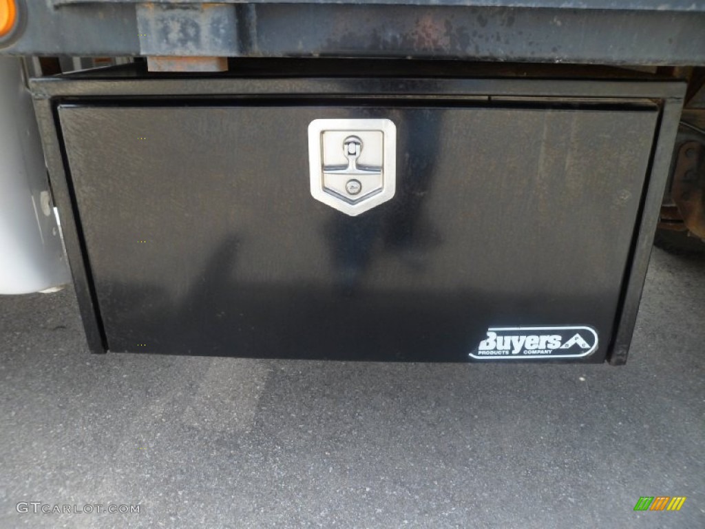 2006 F350 Super Duty XL Regular Cab Stake Truck - Oxford White / Medium Flint photo #14