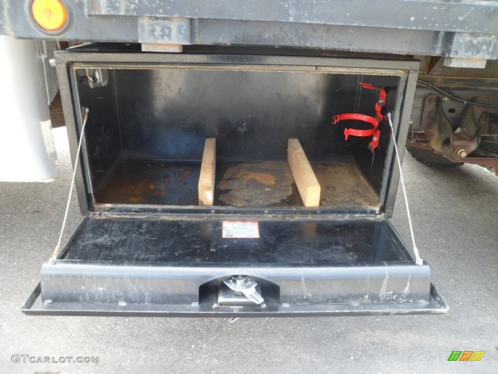 2006 F350 Super Duty XL Regular Cab Stake Truck - Oxford White / Medium Flint photo #15