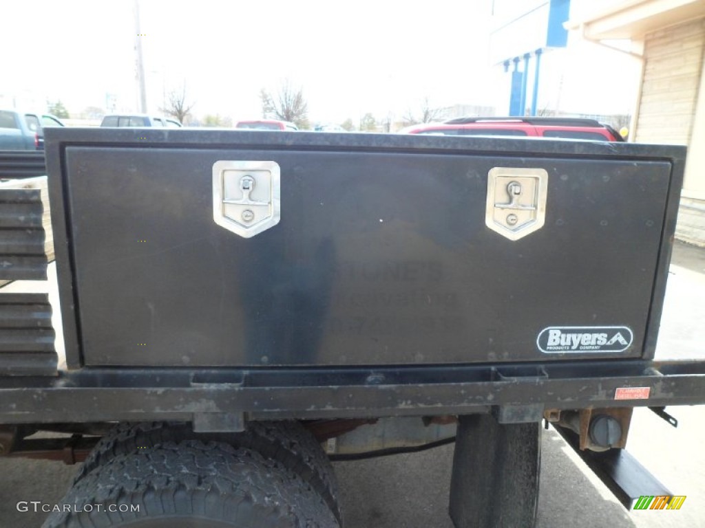 2006 F350 Super Duty XL Regular Cab Stake Truck - Oxford White / Medium Flint photo #16
