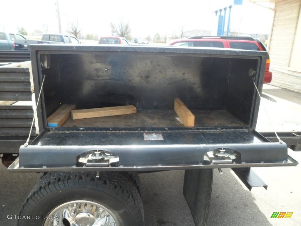 2006 F350 Super Duty XL Regular Cab Stake Truck - Oxford White / Medium Flint photo #17