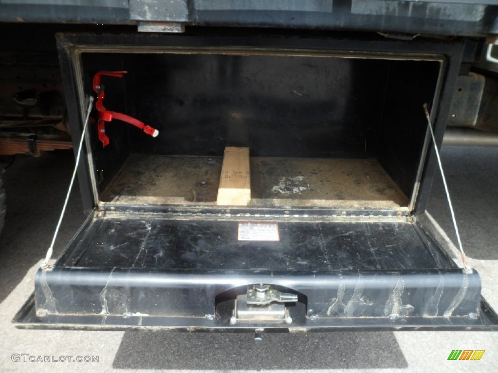 2006 F350 Super Duty XL Regular Cab Stake Truck - Oxford White / Medium Flint photo #25