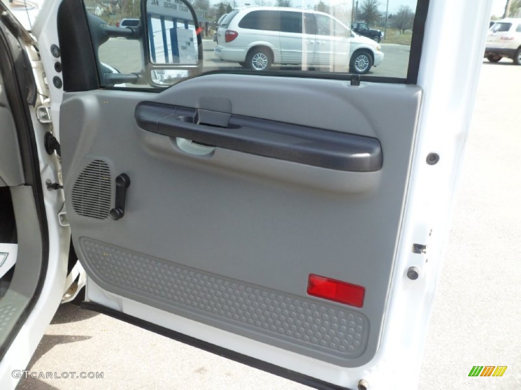 2006 F350 Super Duty XL Regular Cab Stake Truck - Oxford White / Medium Flint photo #26