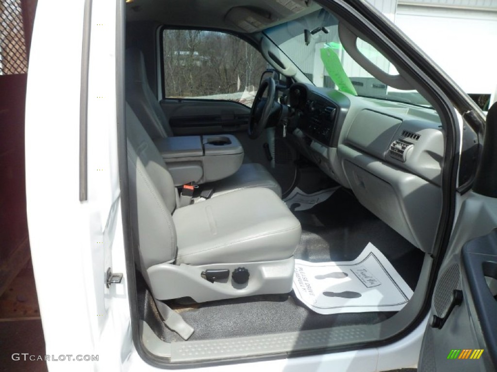 2006 F350 Super Duty XL Regular Cab Stake Truck - Oxford White / Medium Flint photo #27