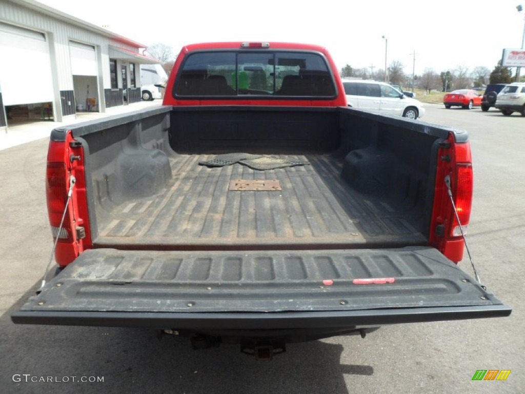 2006 F350 Super Duty XLT Crew Cab 4x4 - Red Clearcoat / Dark Flint photo #17