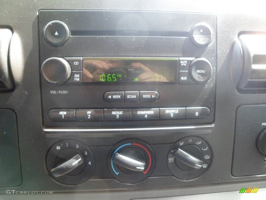 2006 F350 Super Duty XLT Crew Cab 4x4 - Red Clearcoat / Dark Flint photo #27
