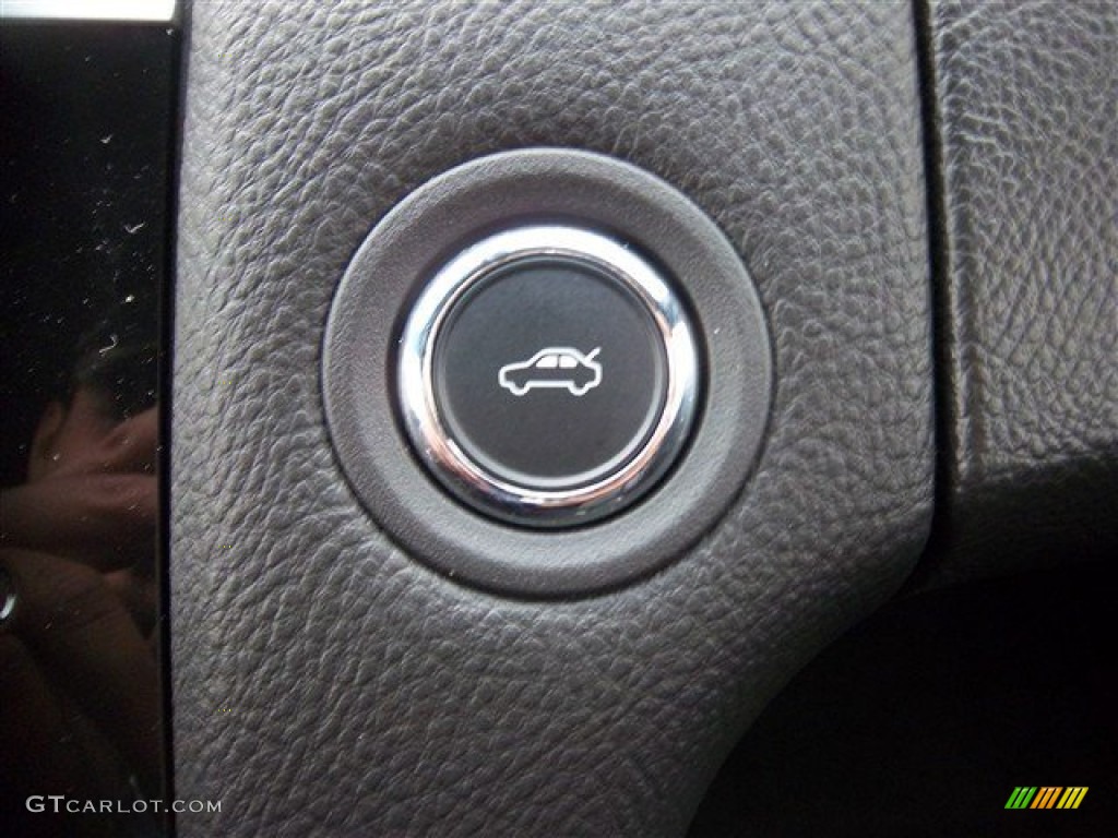 2013 Taurus Limited - White Platinum Tri-Coat / Charcoal Black photo #29