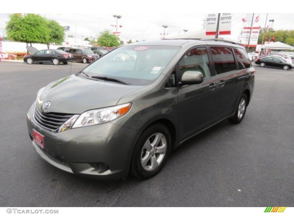 2011 Sienna LE - Cypress Green Pearl / Light Gray photo #3