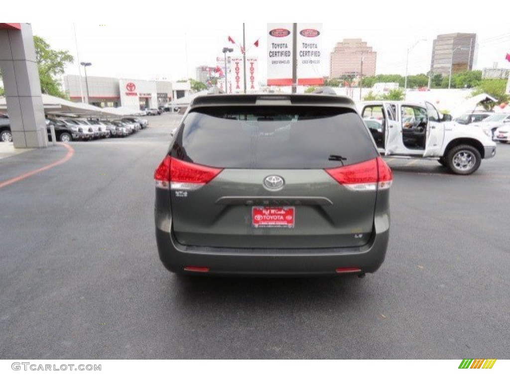 2011 Sienna LE - Cypress Green Pearl / Light Gray photo #6