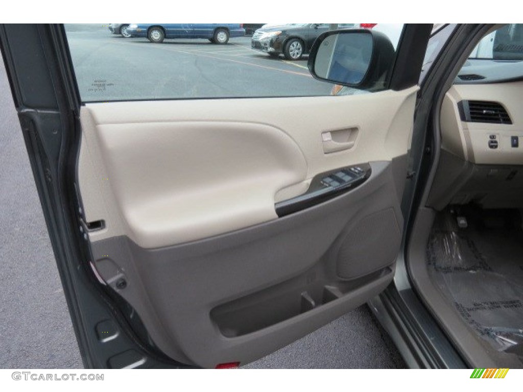 2011 Sienna LE - Cypress Green Pearl / Light Gray photo #10