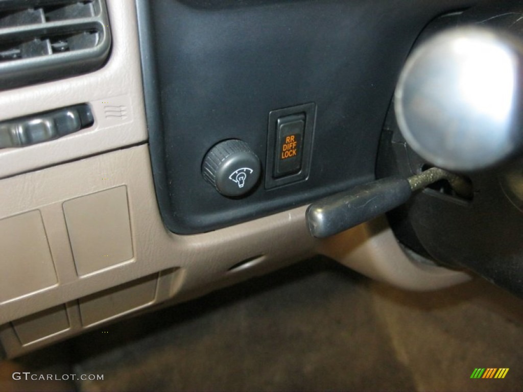 1996 4Runner Limited 4x4 - Desert Dune Metallic / Beige photo #18