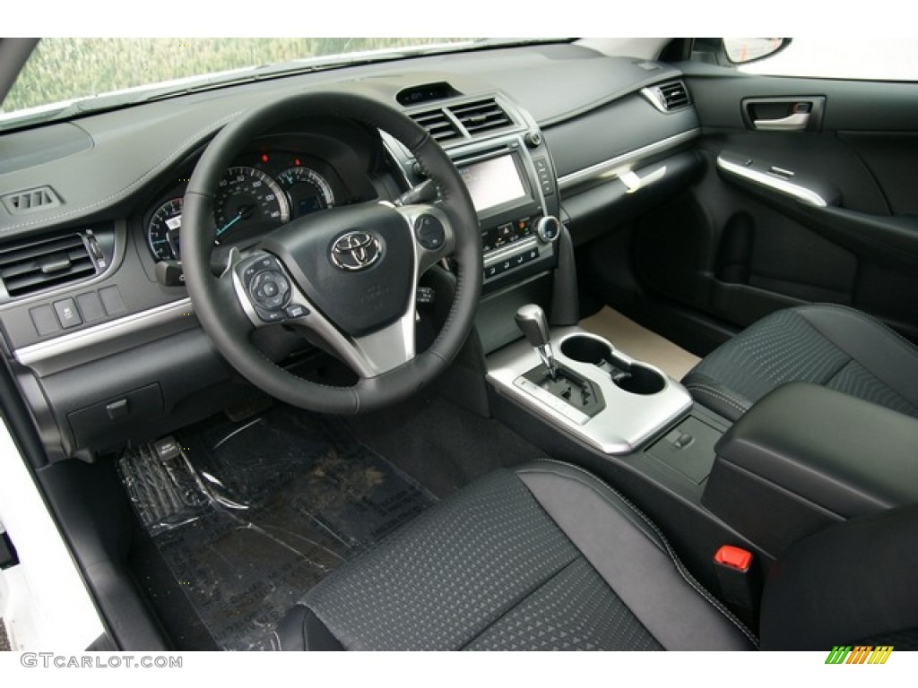 2013 Camry SE - Super White / Black photo #5